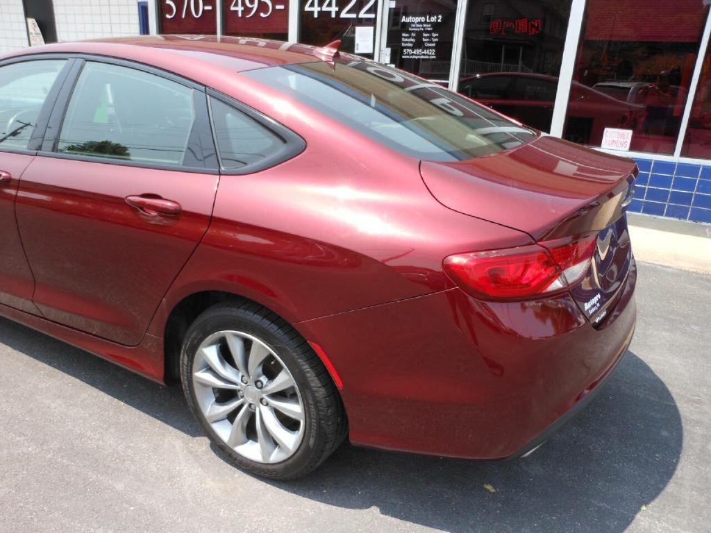 2015 Chrysler 200 Image 7
