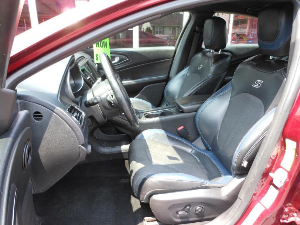2015 Chrysler 200 Image 11