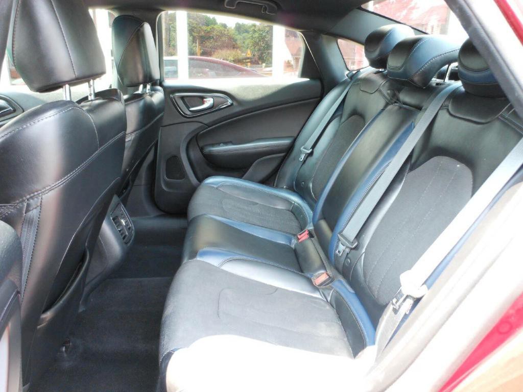 2015 Chrysler 200 Image 15