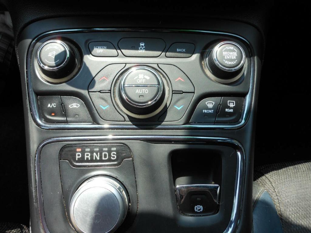 2015 Chrysler 200 Image 19