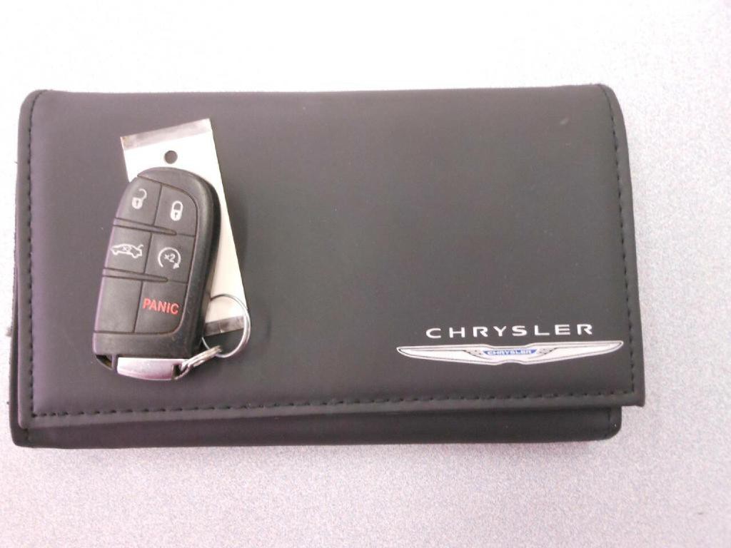 2015 Chrysler 200 Image 25