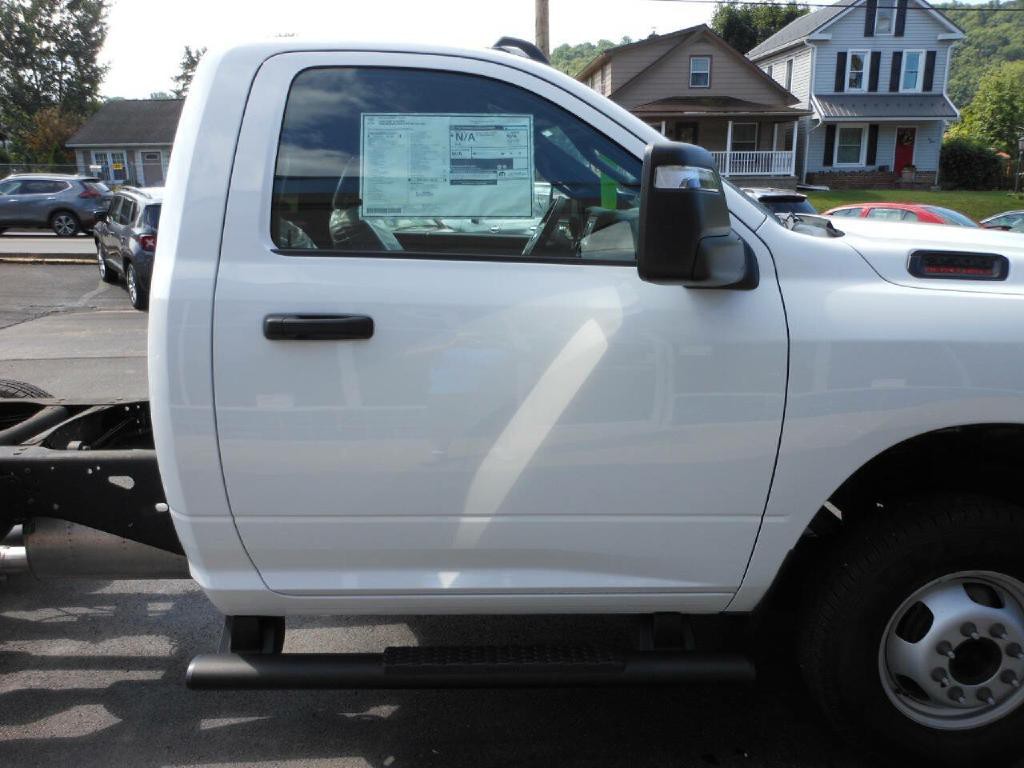 2024 RAM 3500 Image 4