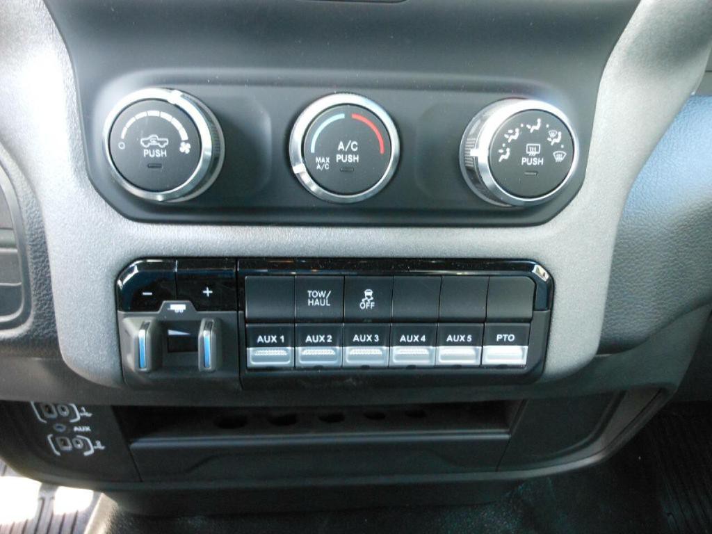 2024 RAM 3500 Image 16