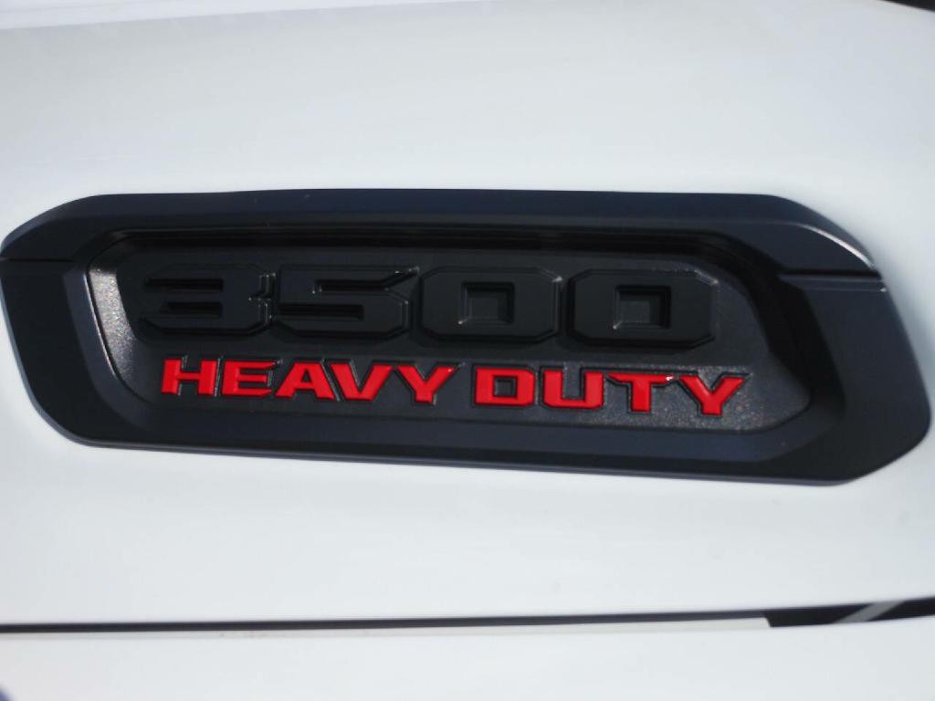 2024 RAM 3500 Image 21