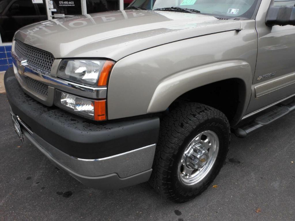 2003 Chevrolet Silverado 1500 Image 10