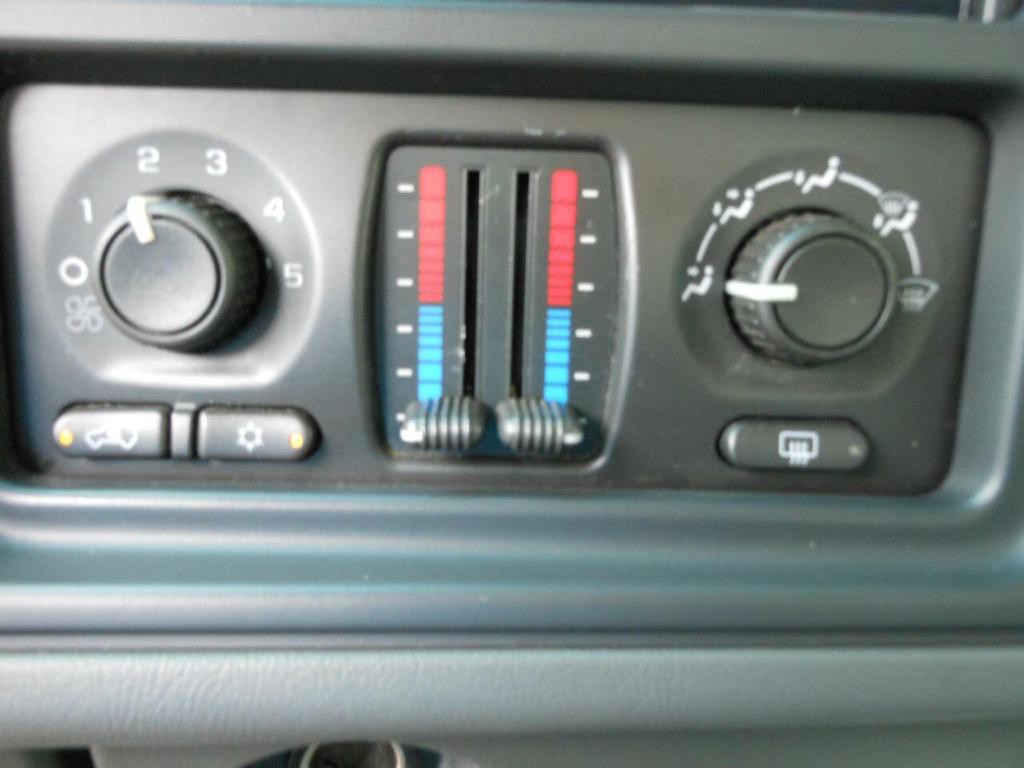 2003 Chevrolet Silverado 1500 Image 17