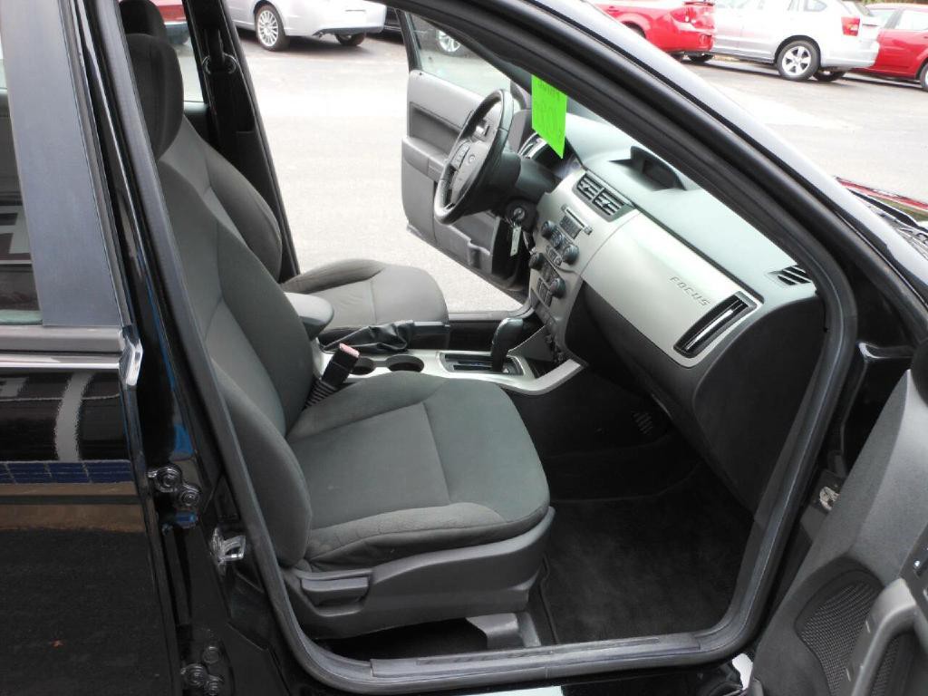 2010 Ford Focus Image 13
