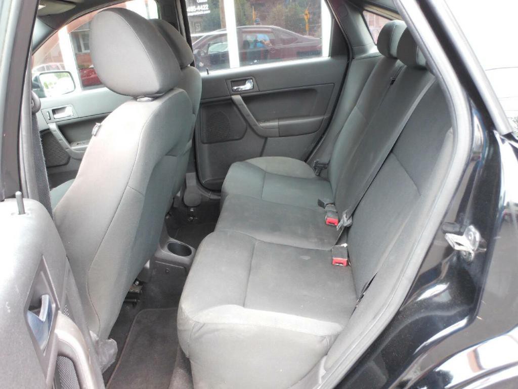 2010 Ford Focus Image 16