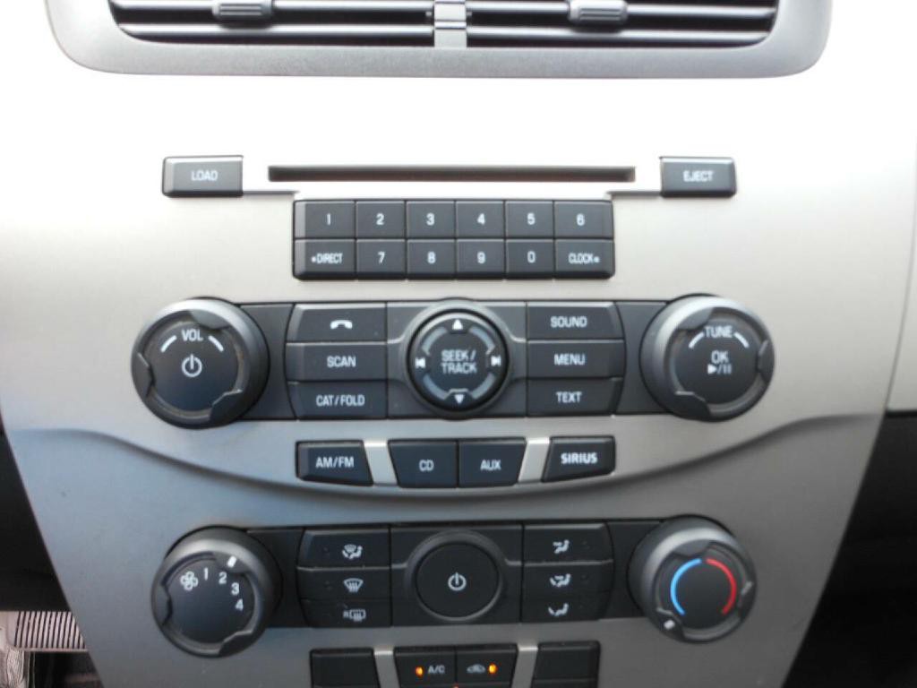 2010 Ford Focus Image 18