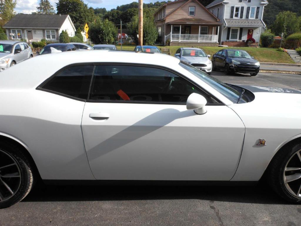 2015 Dodge Challenger Image 4