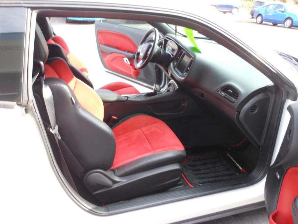 2015 Dodge Challenger Image 14