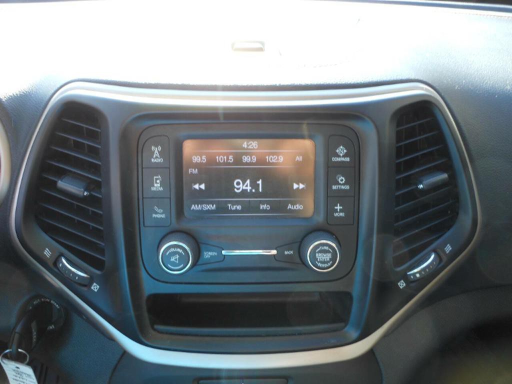 2018 Jeep Cherokee Image 16