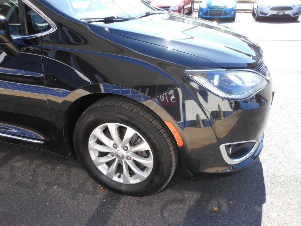 2019 Chrysler Pacifica Image 3