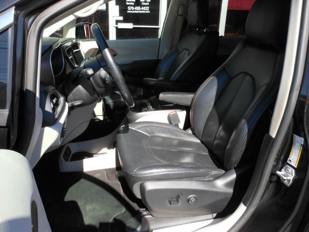 2019 Chrysler Pacifica Image 11