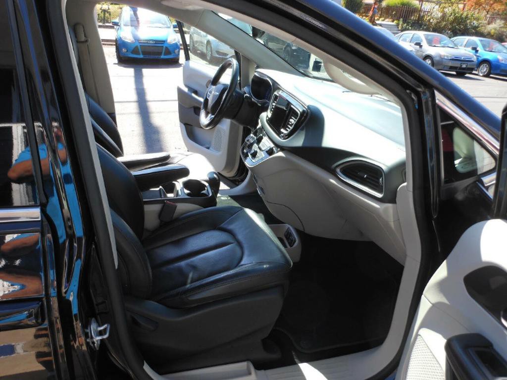 2019 Chrysler Pacifica Image 12