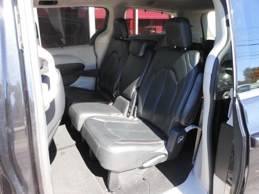 2019 Chrysler Pacifica Image 17