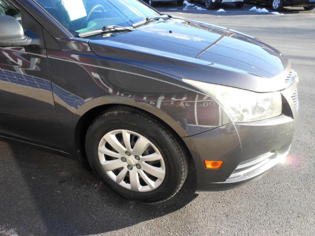 2011 Chevrolet Cruze Image 3
