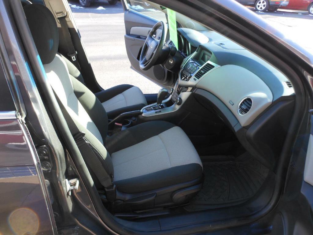 2011 Chevrolet Cruze Image 12