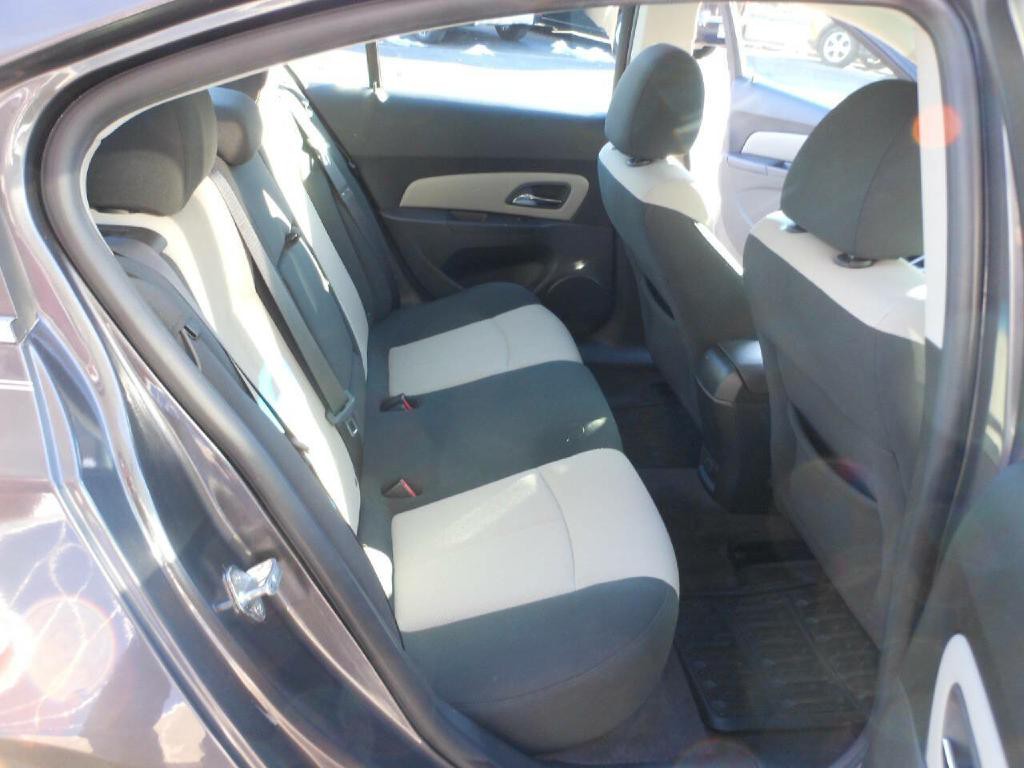 2011 Chevrolet Cruze Image 13