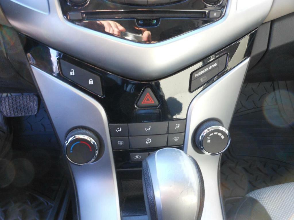 2011 Chevrolet Cruze Image 16