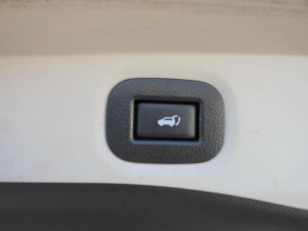 2017 Nissan Rogue Image 16