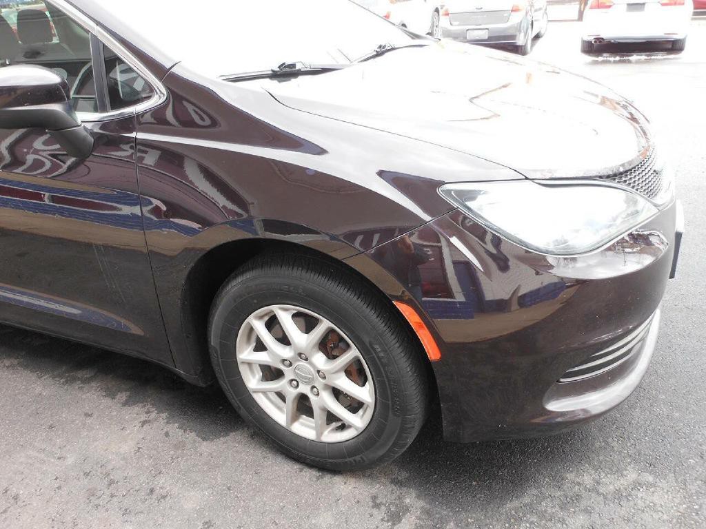 2018 Chrysler Pacifica Image 3