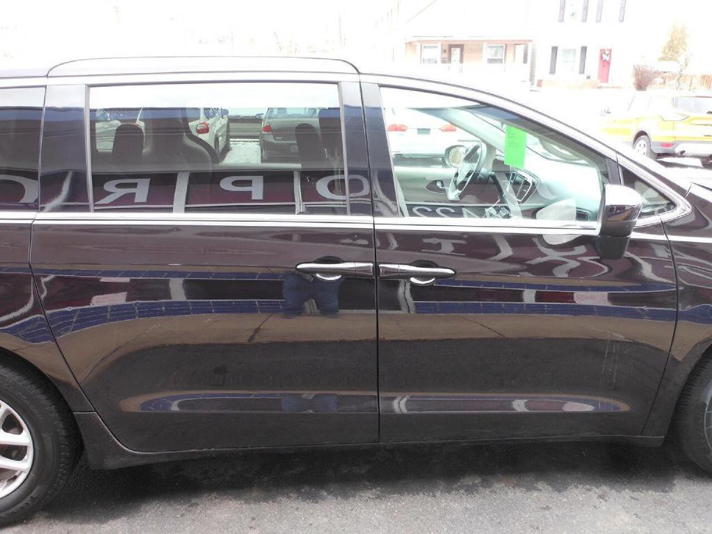 2018 Chrysler Pacifica Image 4