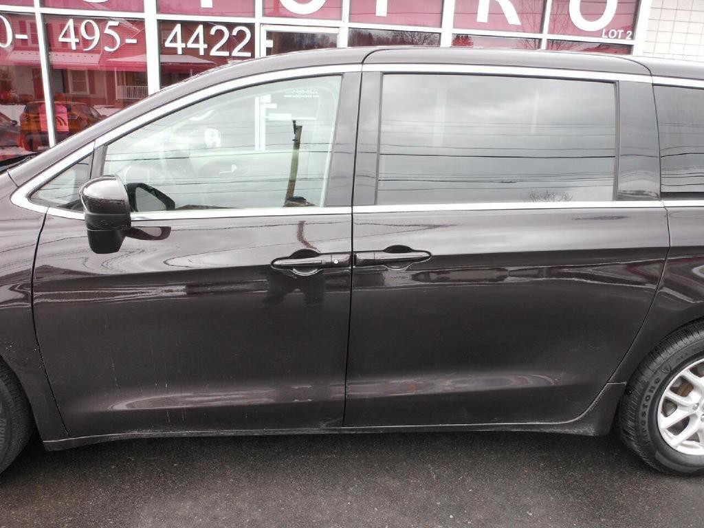 2018 Chrysler Pacifica Image 8