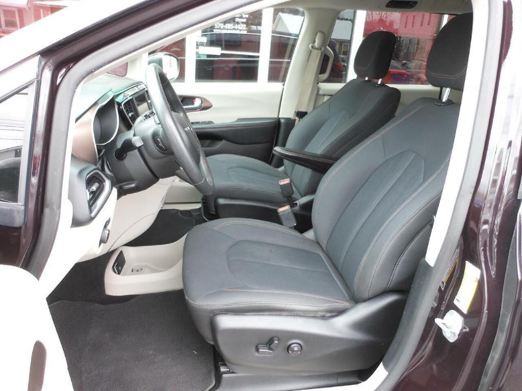 2018 Chrysler Pacifica Image 11