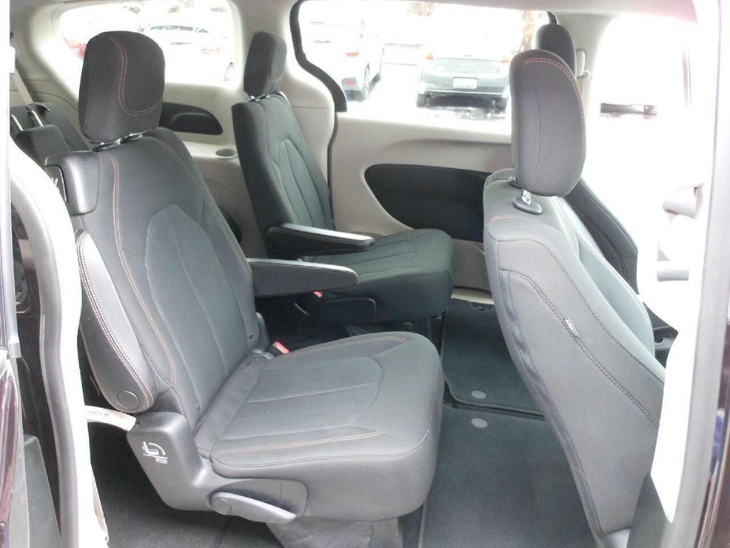 2018 Chrysler Pacifica Image 13