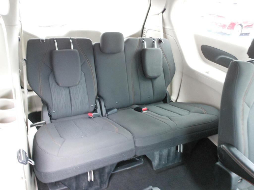 2018 Chrysler Pacifica Image 14