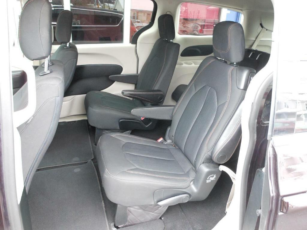 2018 Chrysler Pacifica Image 16