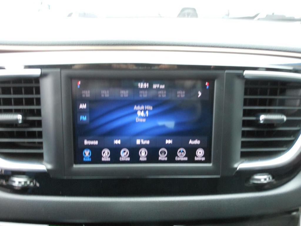 2018 Chrysler Pacifica Image 17