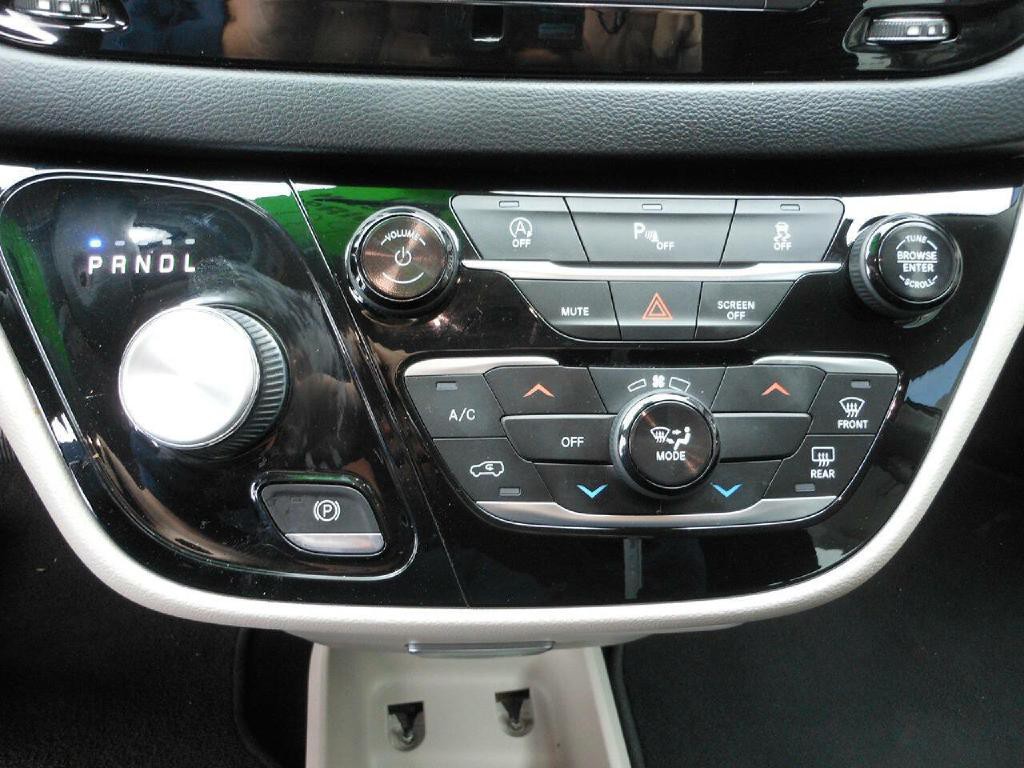 2018 Chrysler Pacifica Image 19