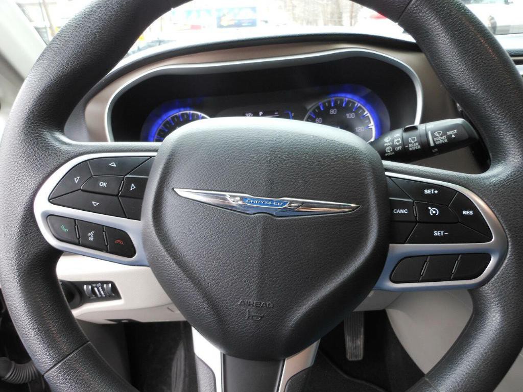 2018 Chrysler Pacifica Image 21