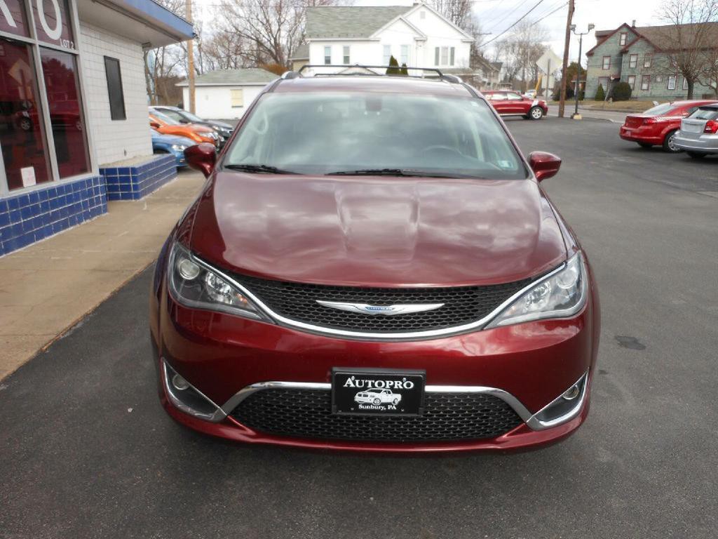 2018 Chrysler Pacifica Image 2