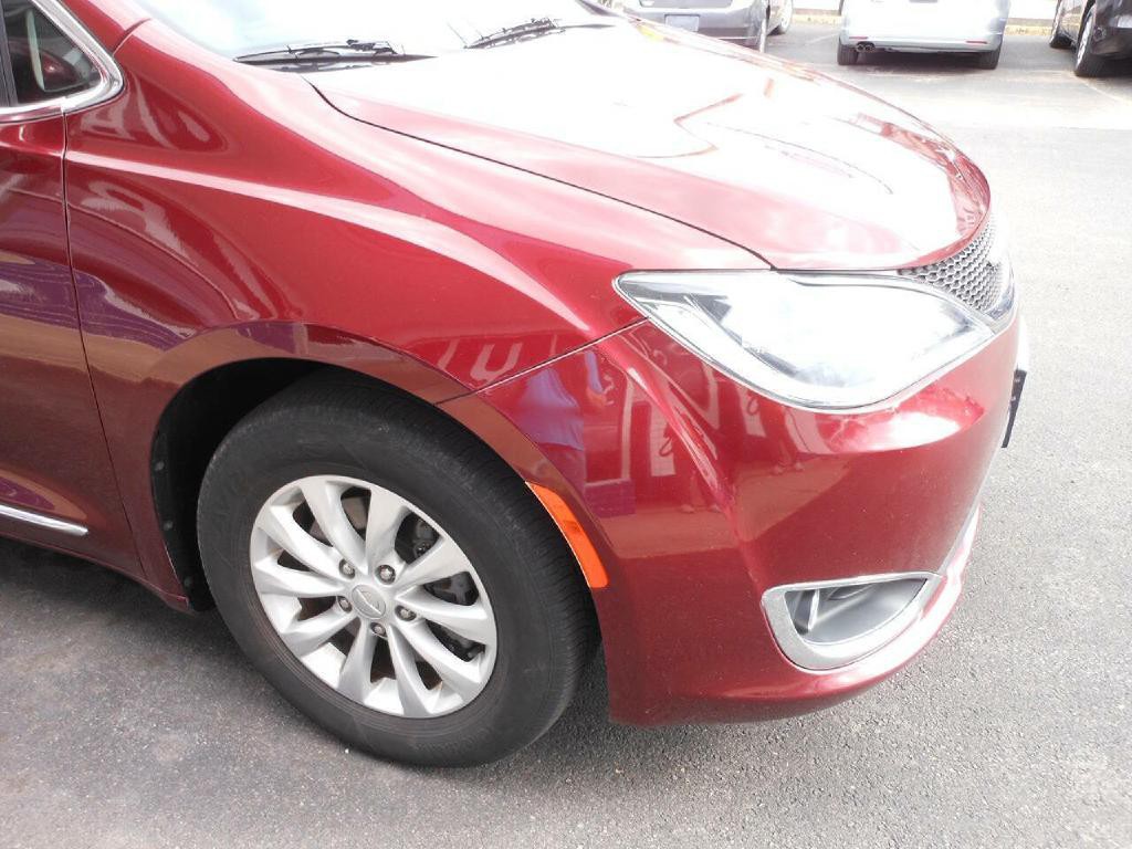 2018 Chrysler Pacifica Image 3
