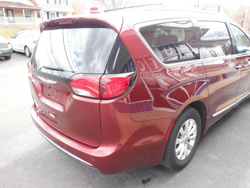 2018 Chrysler Pacifica Image 5