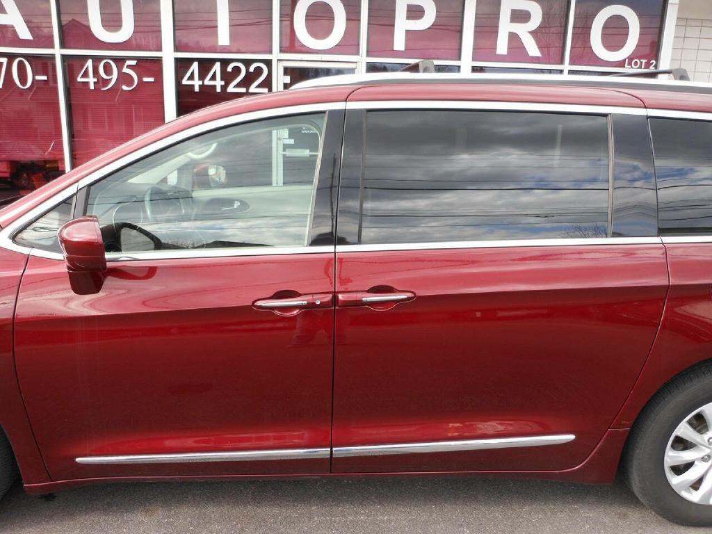 2018 Chrysler Pacifica Image 8