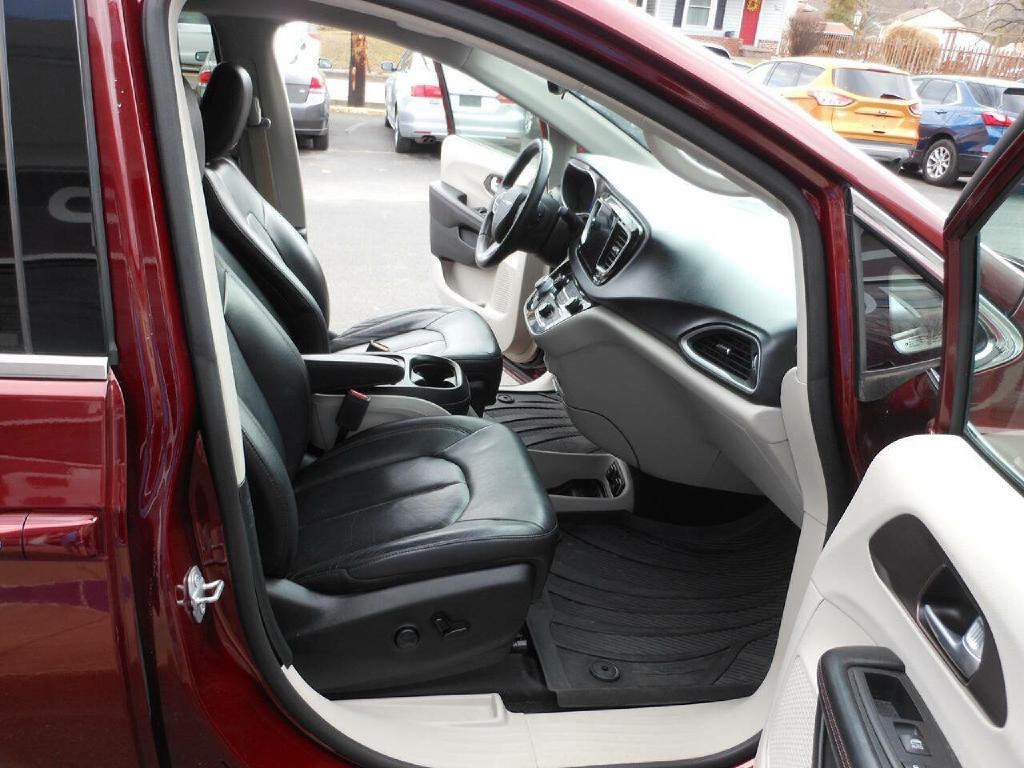 2018 Chrysler Pacifica Image 12