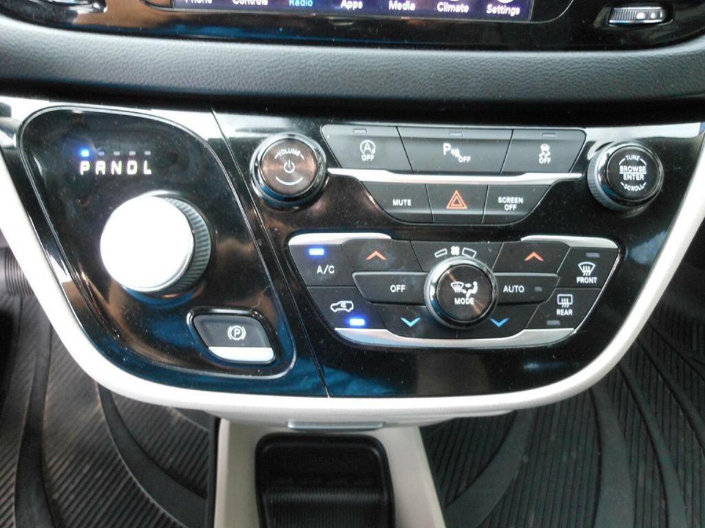 2018 Chrysler Pacifica Image 21