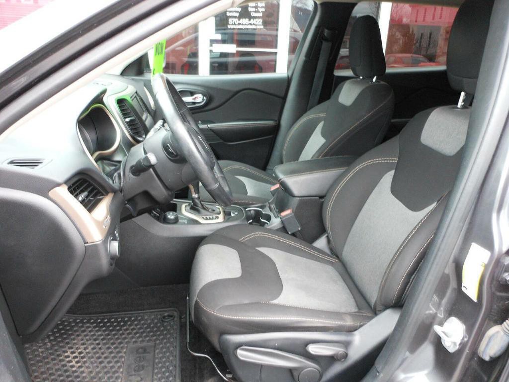 2017 Jeep Cherokee Image 11