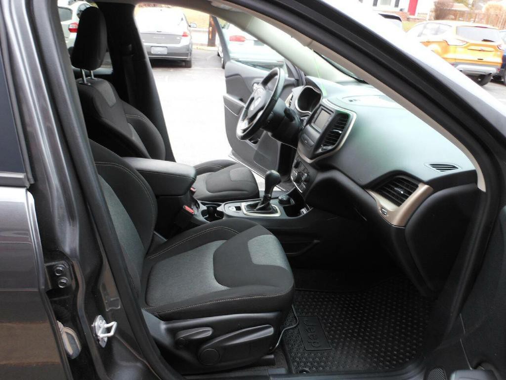 2017 Jeep Cherokee Image 12