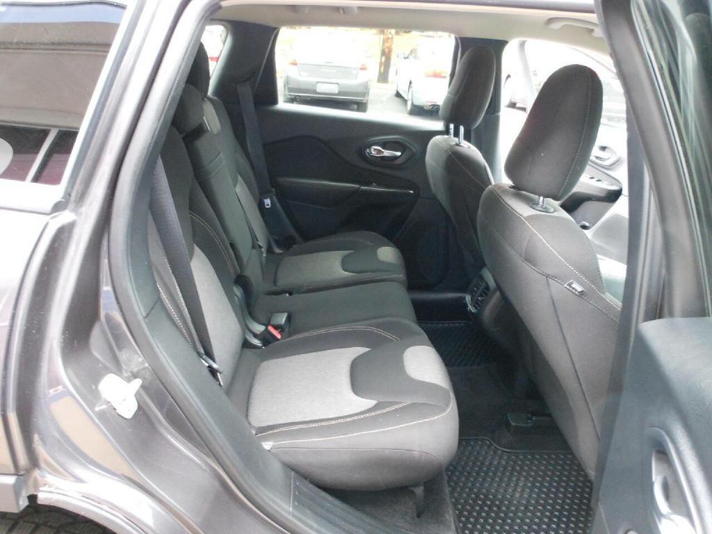 2017 Jeep Cherokee Image 13