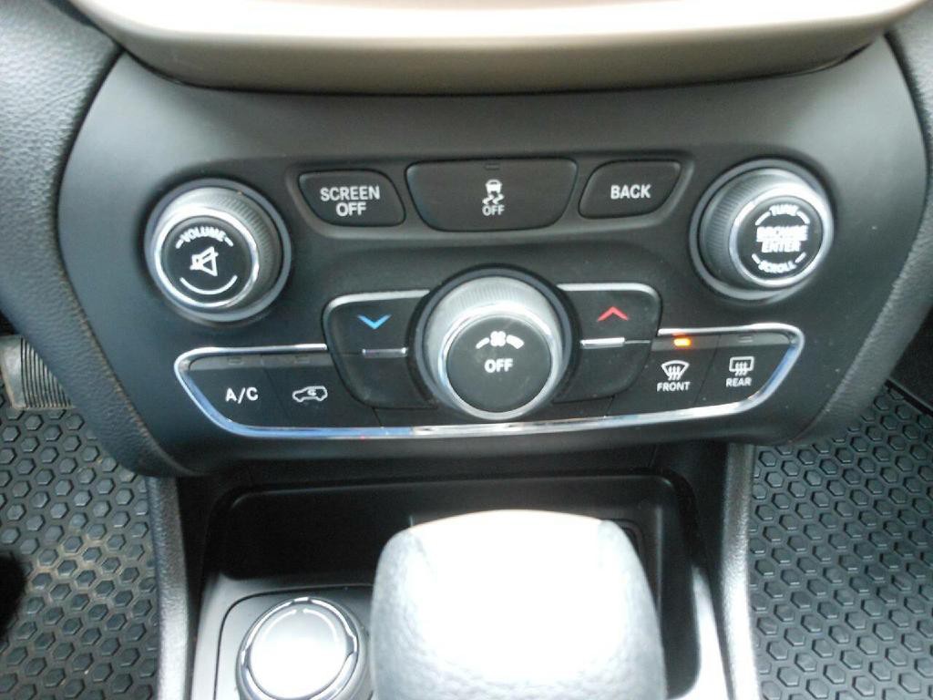 2017 Jeep Cherokee Image 17