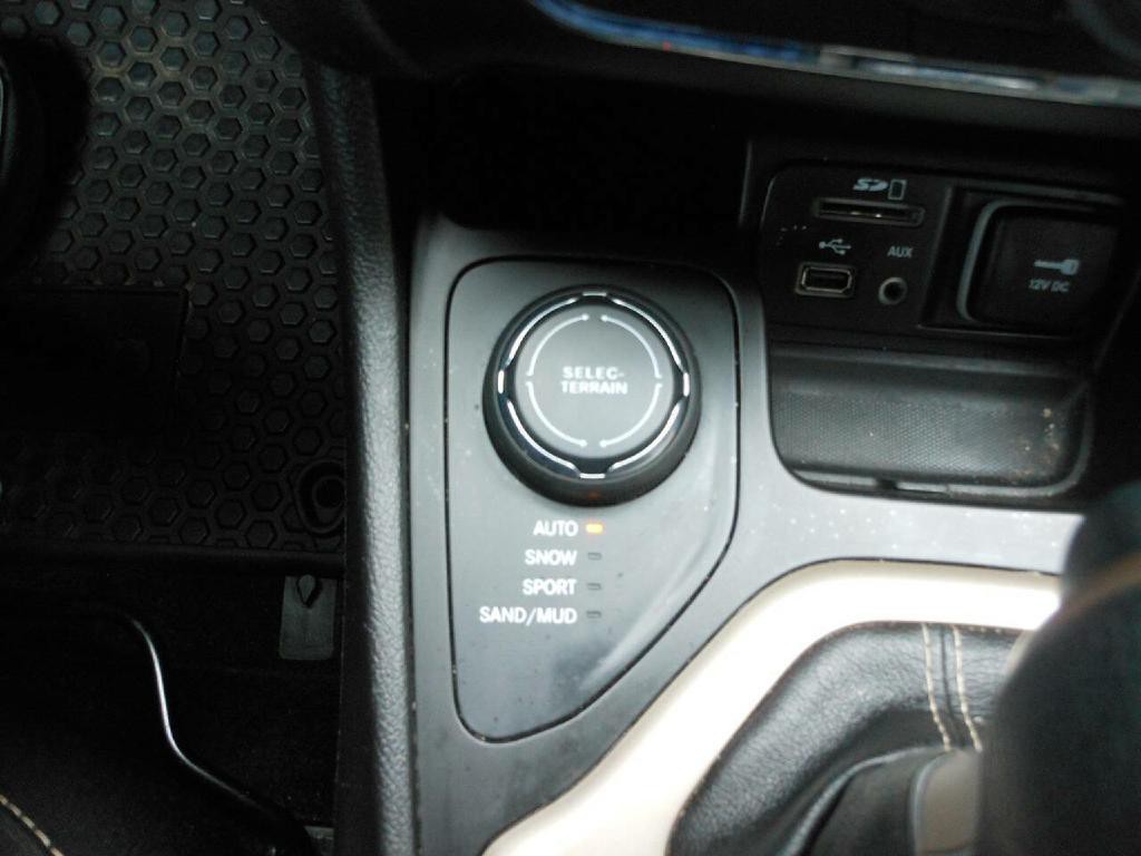 2017 Jeep Cherokee Image 18