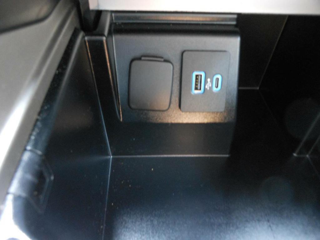 2020 Ford Explorer Image 22