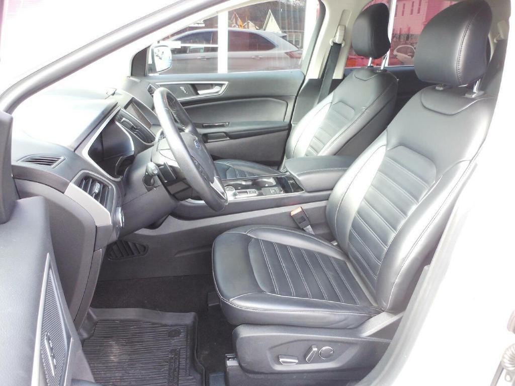 2019 Ford Edge Image 12