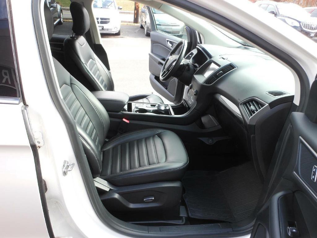 2019 Ford Edge Image 13