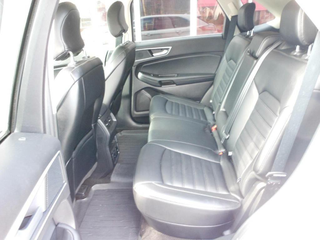 2019 Ford Edge Image 16